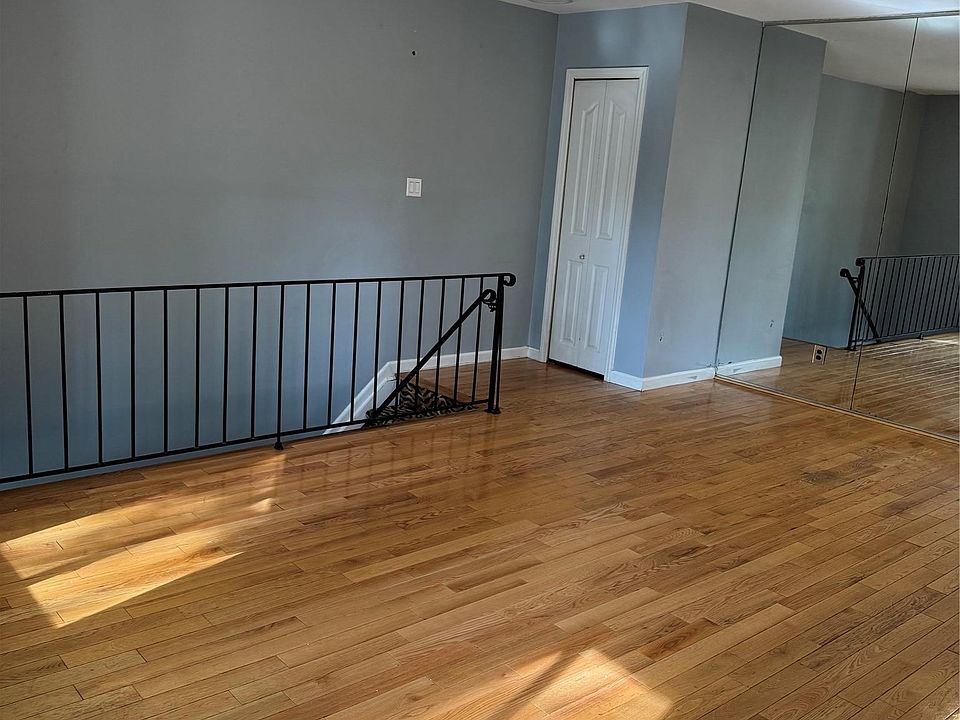 1st image of 18 Redwood Court #18
