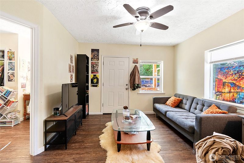 4th image of 263 17th Avenue