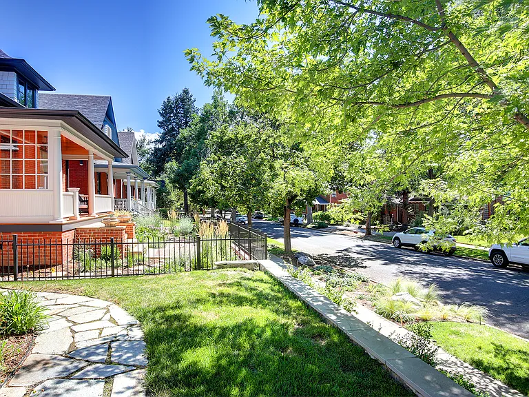 668 S Ogden St #B — Photo 3