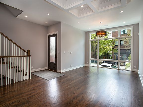 4th image of 2063 N Hoyne Ave