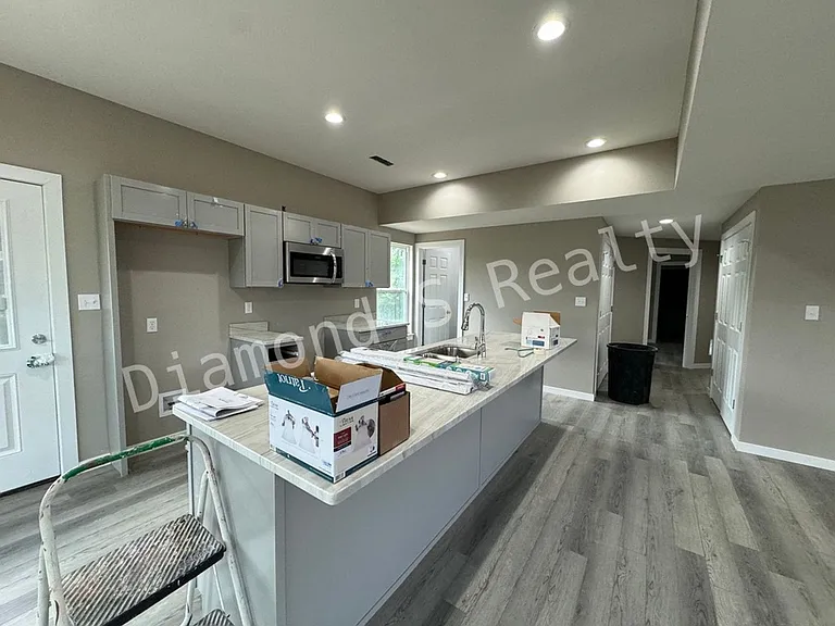 2124 N Bradbury Ln — Photo 7
