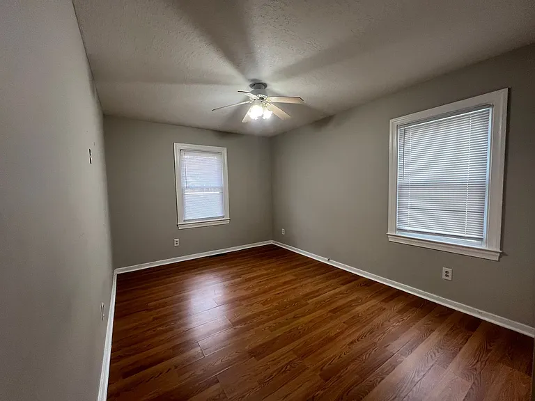 835 Winnetka Ave — Photo 7