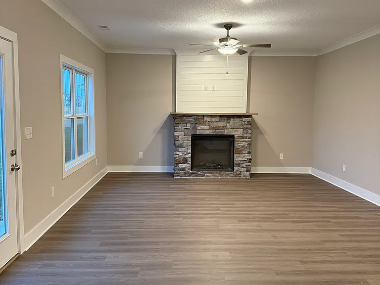2727 Farmhouse Dr — Photo 9