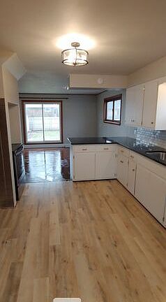 4th image of 559 Fairview Ave