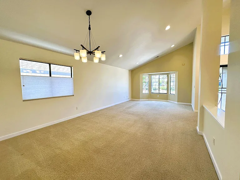 1413 Magnolia Ave — Photo 2