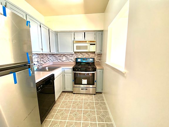 2nd image of 383 Cumberland St #3