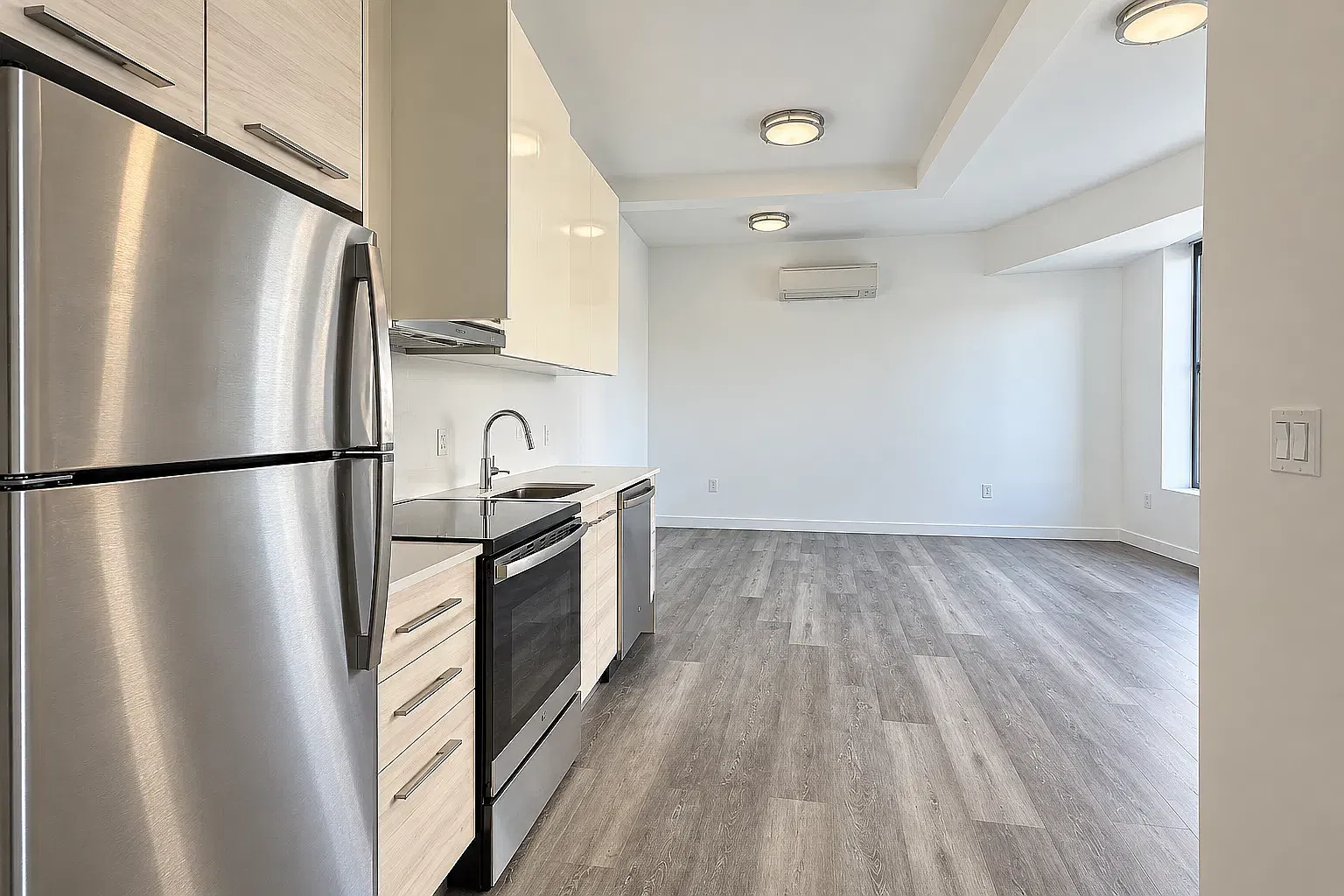 2735 East 13th Street — Photo 2