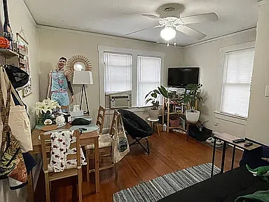 308 SW 12th St — Photo 3