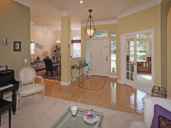 5th image of 108 Chelmsford Pl