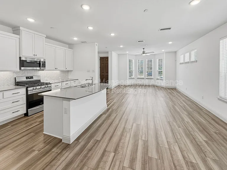 6064 Silverado Trl — Photo 5