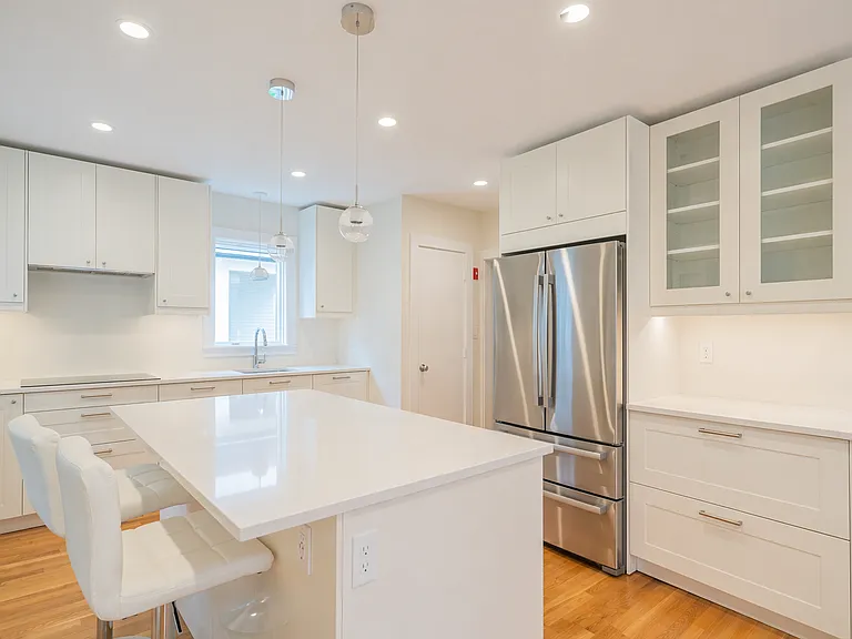 30 Middle St — Photo 4