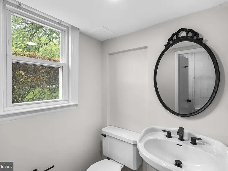 10242 Stratford Ave — Photo 24