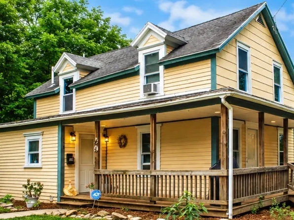 138 Charlton St, Southbridge, MA 01550