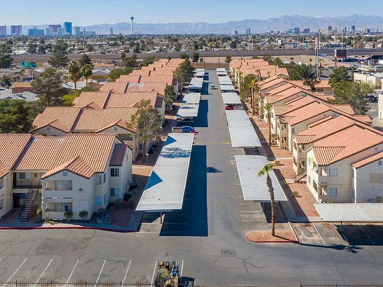 Santa Fe Apartments — Photo 8