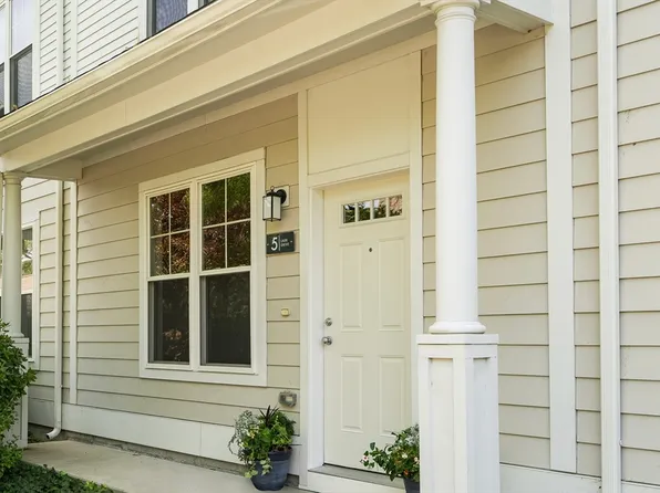 5 Lark Dr #203, Mattapan, MA 02126
