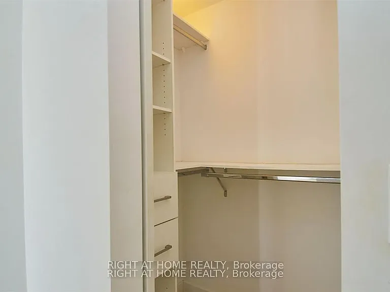 215 Queen St W #2406 — Photo 11