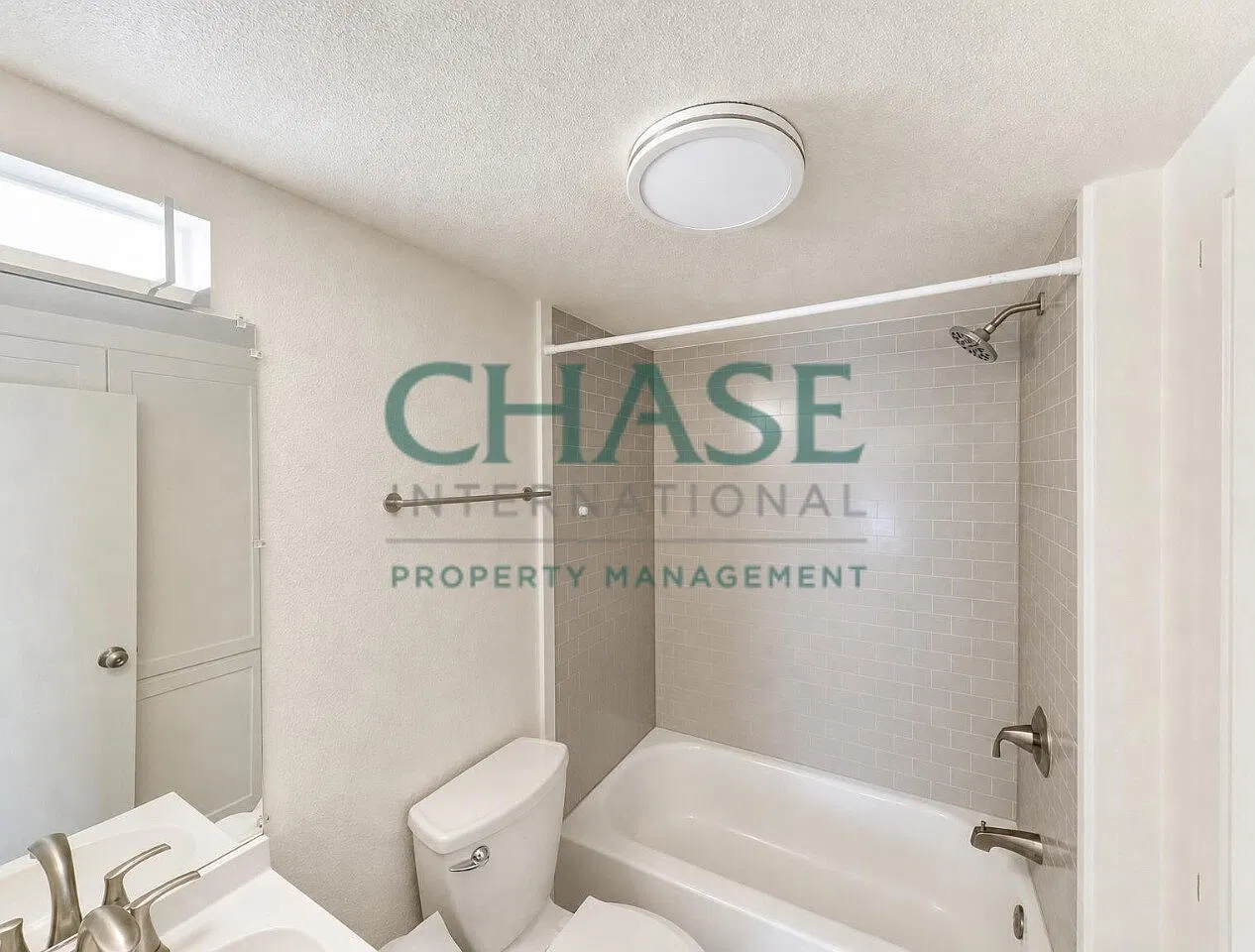 3 bed, 2.0 bath, 1514 sqft, $2,400 — Photo 2
