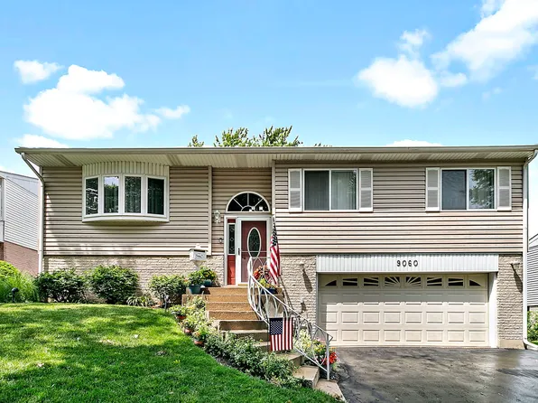 9060 Chestnut Dr, Hickory Hills, IL 60457