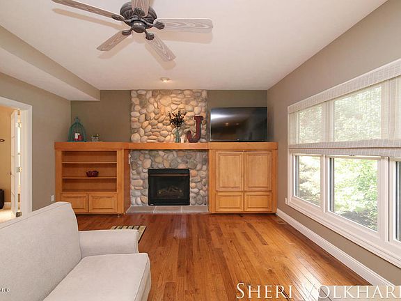 4th image of 7757 Forest Ct NE