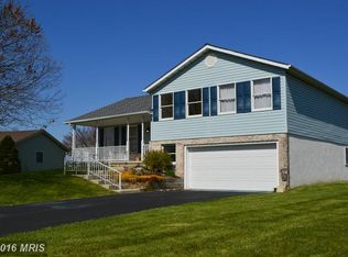 35 Little Knoll Dr, Hanover, PA 17331