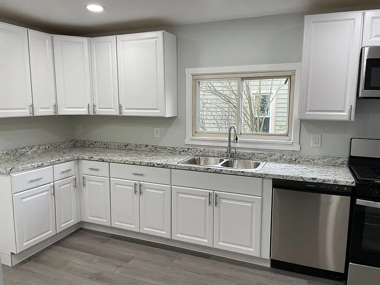 15 Duane Ave — Photo 10