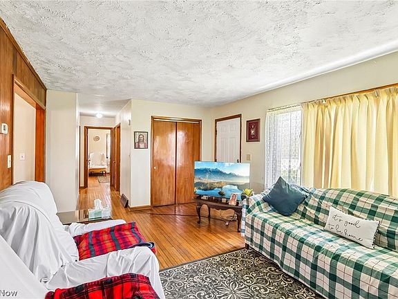 5th image of 3855-3871 N Broadway