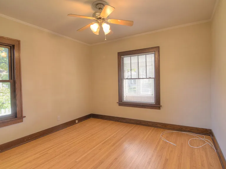 208 N Oak Ave — Photo 13