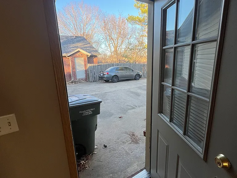 1370 N Tradition Ave — Photo 3