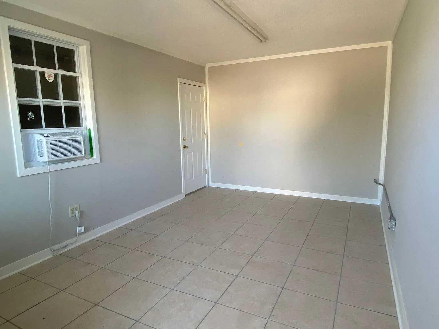 1403 Leona St — Photo 2