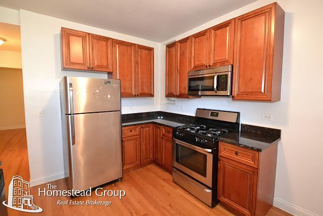 1st image of 3117 N Sheffield Ave #1