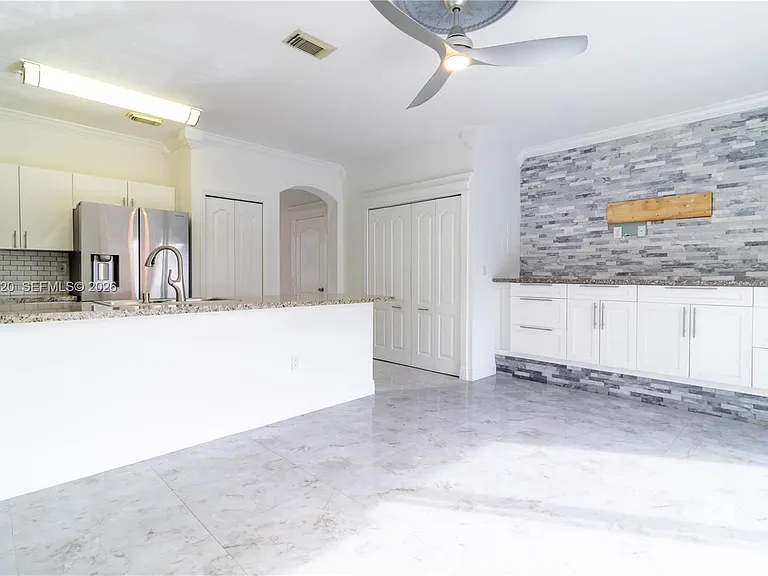 8360 NW 10th St #3C — Photo 7
