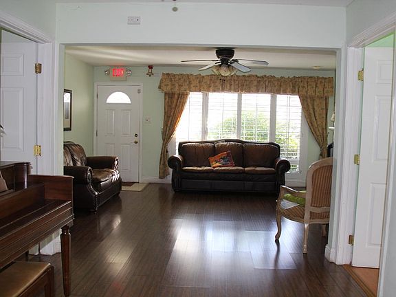 2nd image of 1857 Shoreview Ave