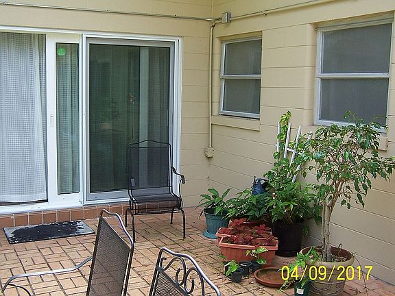 5th image of 470 W Plumosa St