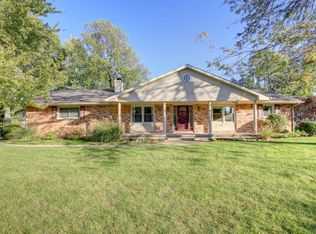 901 Van Buren St, Monticello, IL 61856