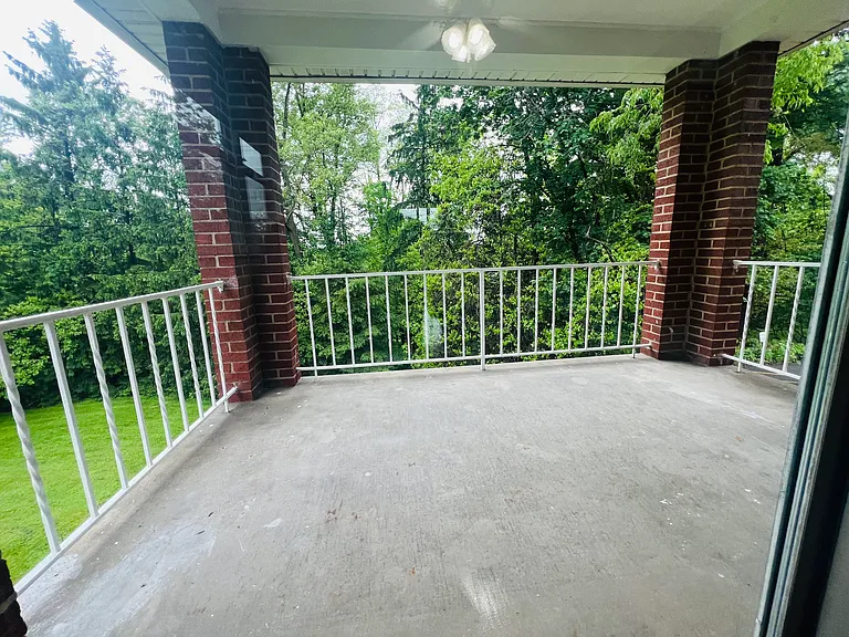 225-227 Jefferson Rd — Photo 11