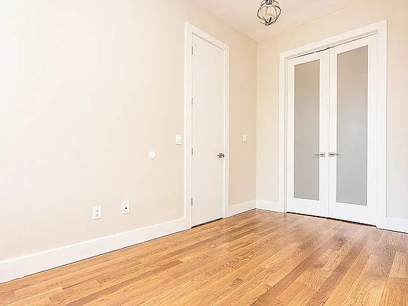 3rd image of 170 Jefferson St APT 2R