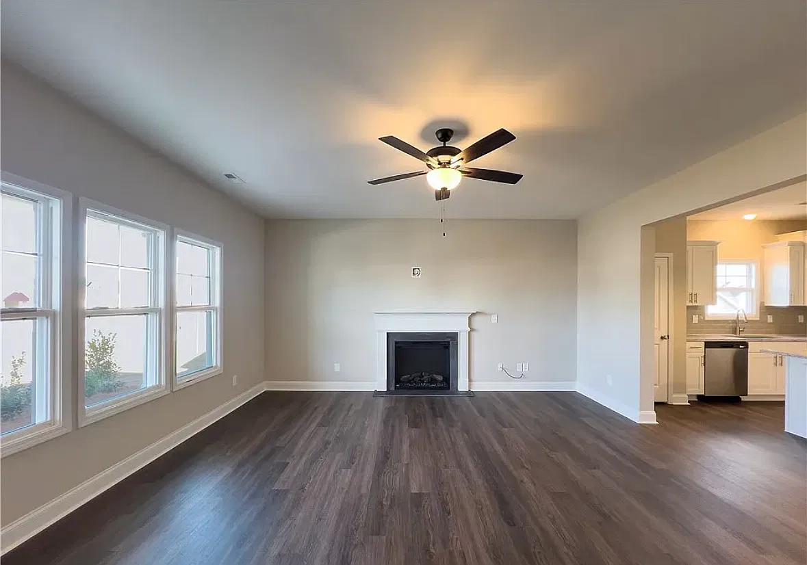 112 Leach Creek Dr — Photo 4