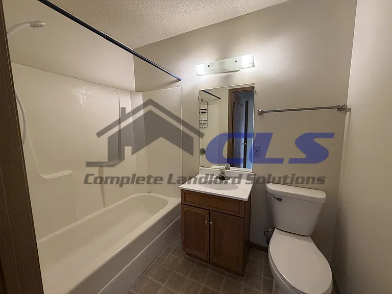 820 Poplar St — Photo 4