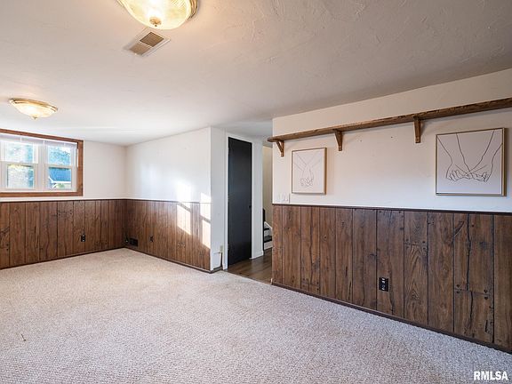 4th image of 210 Rainbow Dr
