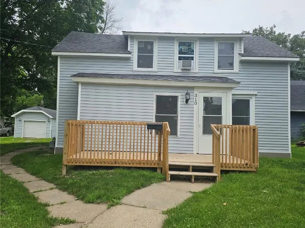 310 5th St SE, Independence, IA 50644