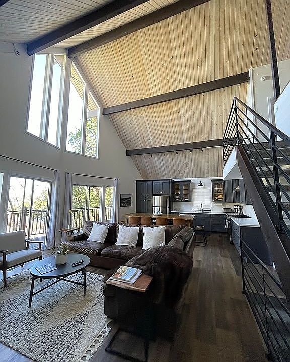 1st image of 832 Nadelhorn Dr
