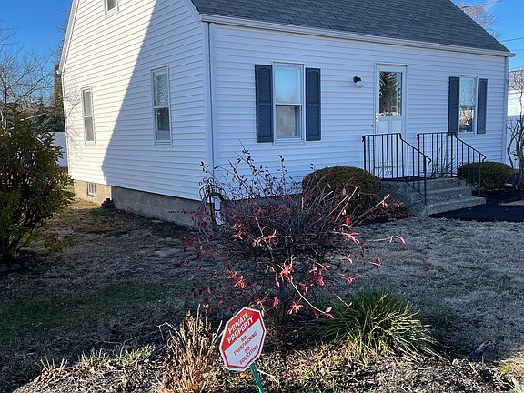 2nd image of 283 Newport Ave