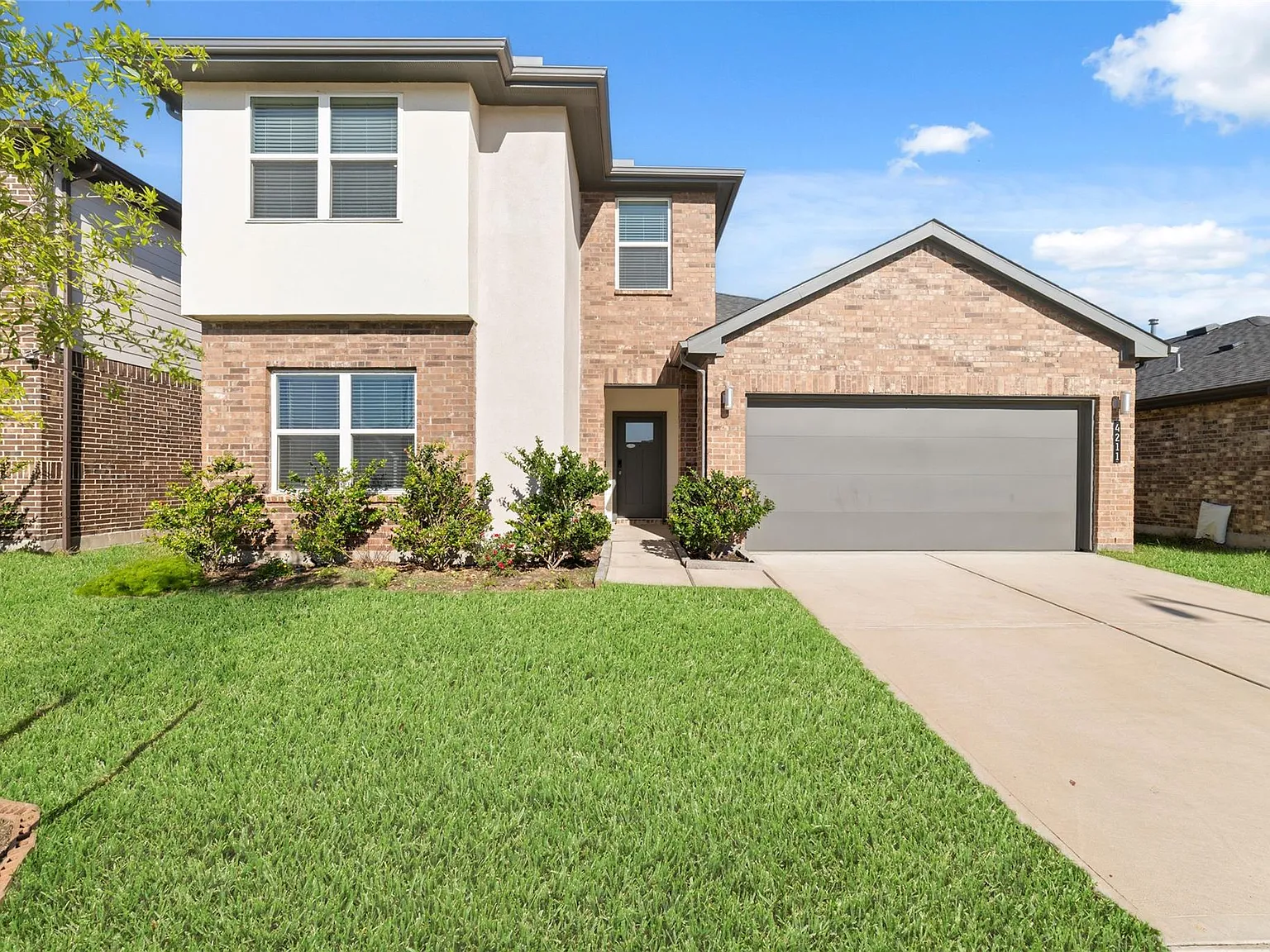 4 bed, 3.0 bath, 2211 sqft, $2,650 — Photo 1