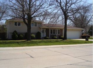 2131 Riverside Dr, Grand Island, NE 68801