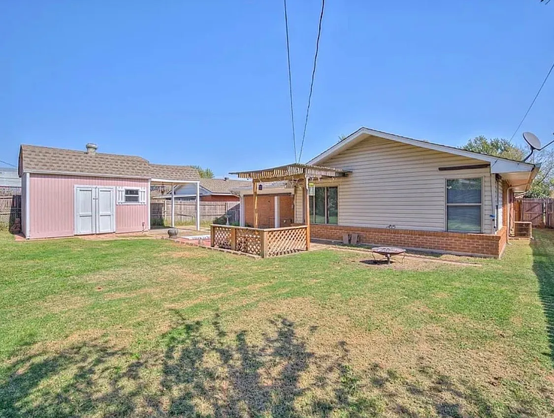 3 bed, 1346 sqft, $1,600 — Photo 2