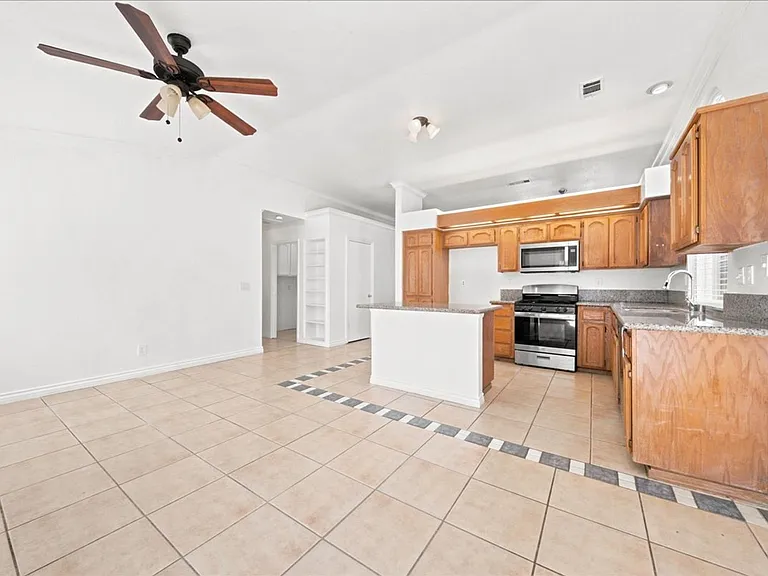 8408 Silver Run Way — Photo 10
