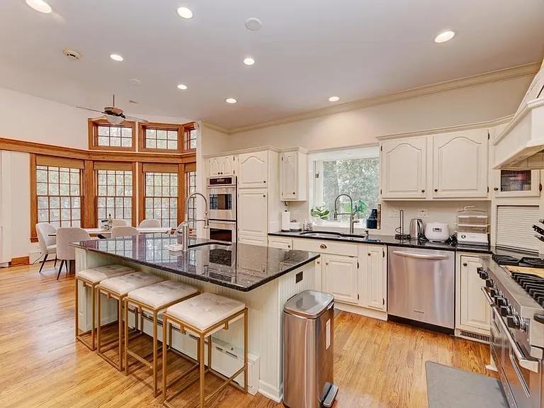 1499 Sheridan Rd — Photo 16