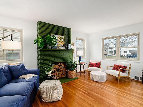 5th image of 2089 Jervis Rd