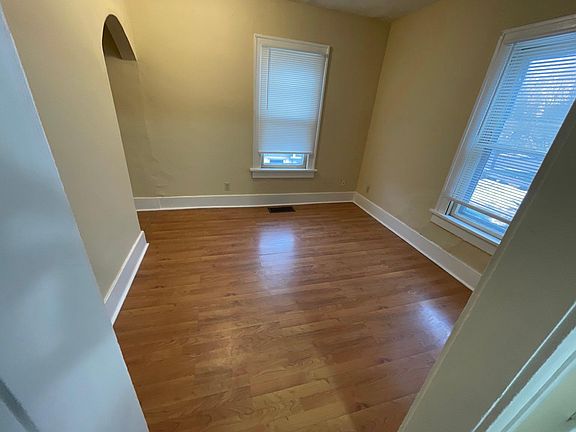 2nd image of 956 Grant Ave APT 2