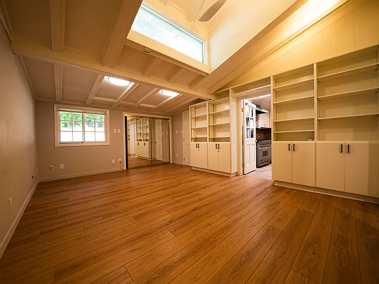 704 Ladera Ln — Photo 8